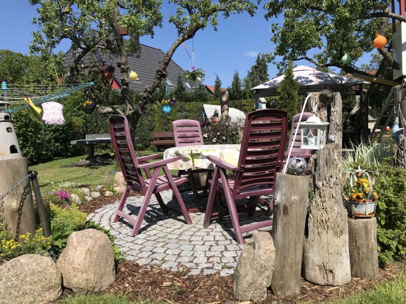 Unser Garten mit Ferienwohnungen in Wieck auf dem Darß