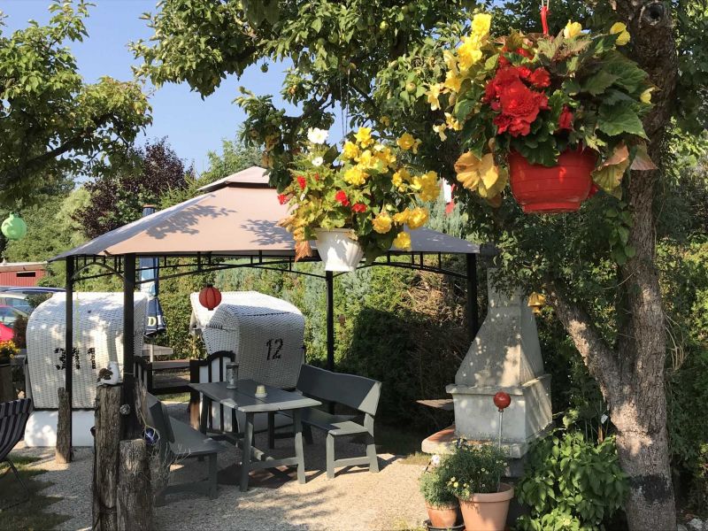 Unser Garten mit Ferienwohnungen in Wieck auf dem Darß